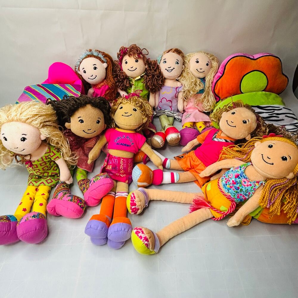 Groovy Girls lot  9 dolls, bed and Desk Manhattan Toy